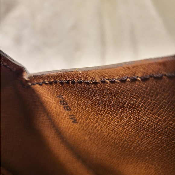 Louis Vuitton St. Cloud mm crossbody shoulder bag - Picture 16 of 16